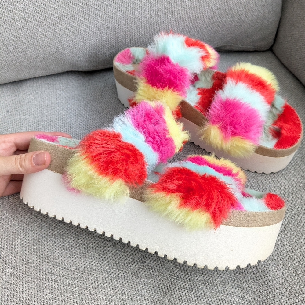 Madden Girl Festival Faux Fur Rainbow Platform Slipper Sandals Size 7.5